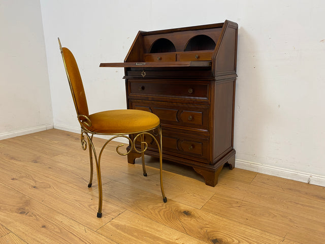 Sehr hübscher kleiner Vintage Sekretär mit stabiler Klappe, Schubladen und Messingbeschlag