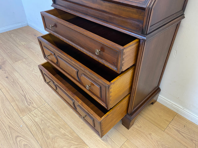 Sehr hübscher kleiner Vintage Sekretär mit stabiler Klappe, Schubladen und Messingbeschlag