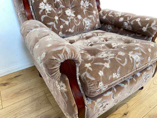 Äußerst gemütlicher und sehr gut erhaltener Vintage Sessel mit tollem samtartigem Altrosa Bezug und Holzrahmen I Ohrensessel Lesesessel Sitzgarnitur Polstersessel I