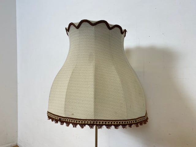 Hübsche vollfunktionsfähige Vintage Stehlampe mit formschönem original Lampenschirm und schwarzem Lampenfuß aus Metall I Stehleuchte Lampe Leuchte Vintage Retro Mid-Century I