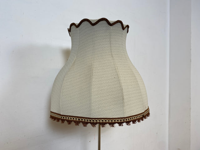 Hübsche vollfunktionsfähige Vintage Stehlampe mit formschönem original Lampenschirm und schwarzem Lampenfuß aus Metall I Stehleuchte Lampe Leuchte Vintage Retro Mid-Century I