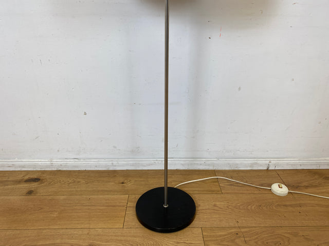 Hübsche vollfunktionsfähige Vintage Stehlampe mit formschönem original Lampenschirm und schwarzem Lampenfuß aus Metall I Stehleuchte Lampe Leuchte Vintage Retro Mid-Century I