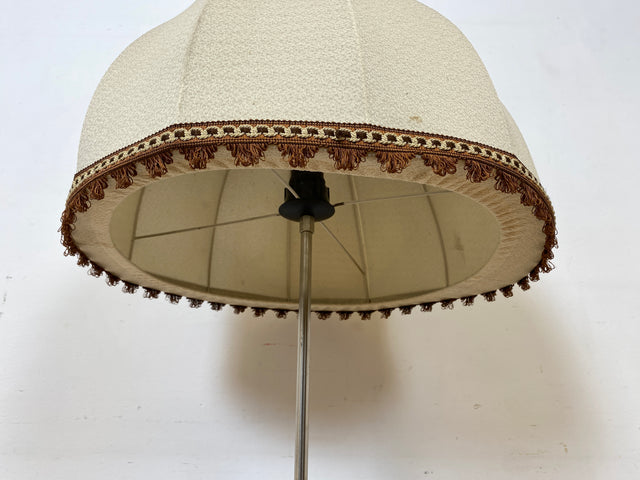 Hübsche vollfunktionsfähige Vintage Stehlampe mit formschönem original Lampenschirm und schwarzem Lampenfuß aus Metall I Stehleuchte Lampe Leuchte Vintage Retro Mid-Century I