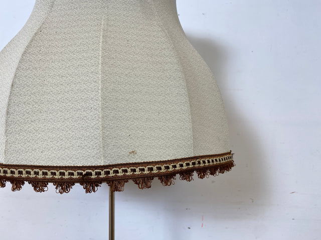 Hübsche vollfunktionsfähige Vintage Stehlampe mit formschönem original Lampenschirm und schwarzem Lampenfuß aus Metall I Stehleuchte Lampe Leuchte Vintage Retro Mid-Century I