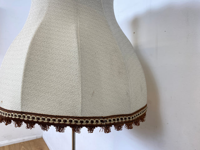 Hübsche vollfunktionsfähige Vintage Stehlampe mit formschönem original Lampenschirm und schwarzem Lampenfuß aus Metall I Stehleuchte Lampe Leuchte Vintage Retro Mid-Century I