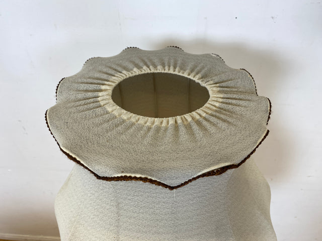 Hübsche vollfunktionsfähige Vintage Stehlampe mit formschönem original Lampenschirm und schwarzem Lampenfuß aus Metall I Stehleuchte Lampe Leuchte Vintage Retro Mid-Century I