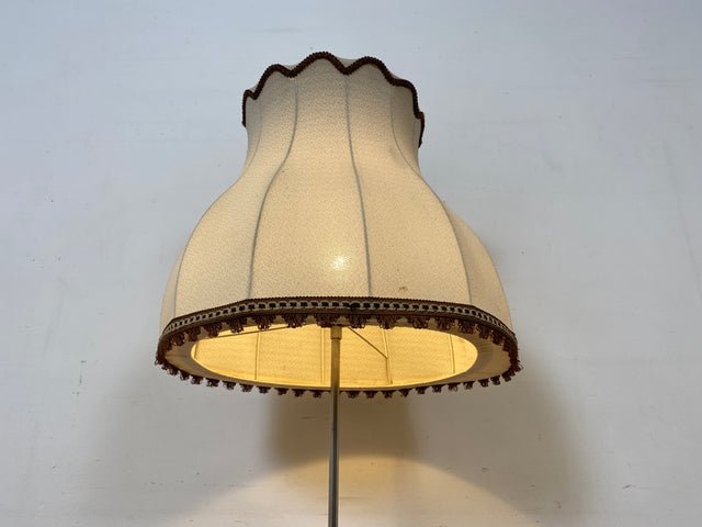 Hübsche vollfunktionsfähige Vintage Stehlampe mit formschönem original Lampenschirm und schwarzem Lampenfuß aus Metall I Stehleuchte Lampe Leuchte Vintage Retro Mid-Century I