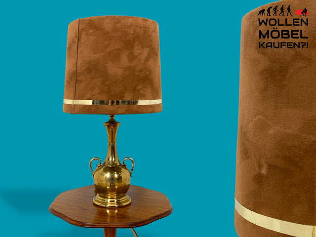Sehr hübsche Vintage Tischlampe mit goldenem Amphoren Lampenfuß aus Messing und braunem Velours Lampenschirm