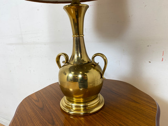 Sehr hübsche Vintage Tischlampe mit goldenem Amphoren Lampenfuß aus Messing und braunem Velours Lampenschirm