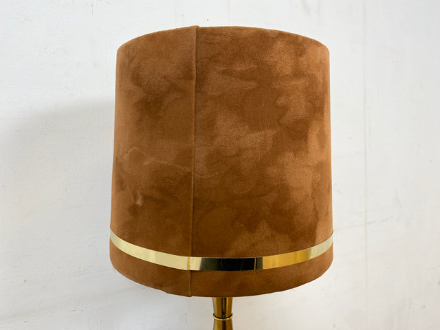 Sehr hübsche Vintage Tischlampe mit goldenem Amphoren Lampenfuß aus Messing und braunem Velours Lampenschirm