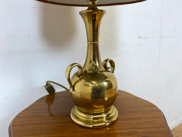 Sehr hübsche Vintage Tischlampe mit goldenem Amphoren Lampenfuß aus Messing und braunem Velours Lampenschirm
