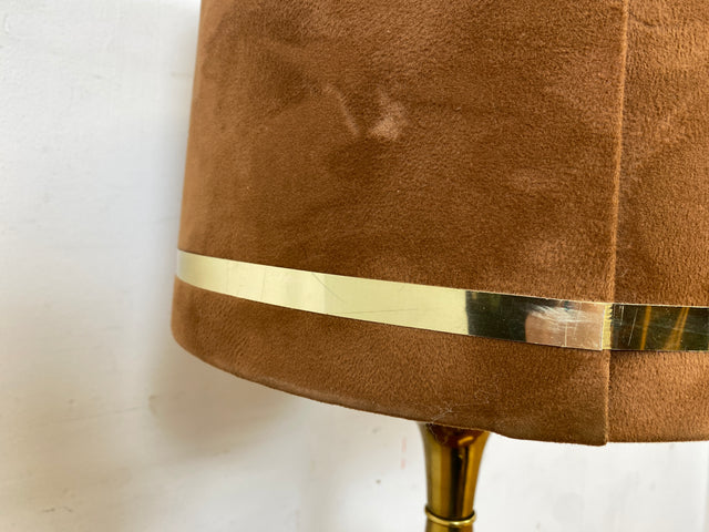 Sehr hübsche Vintage Tischlampe mit goldenem Amphoren Lampenfuß aus Messing und braunem Velours Lampenschirm