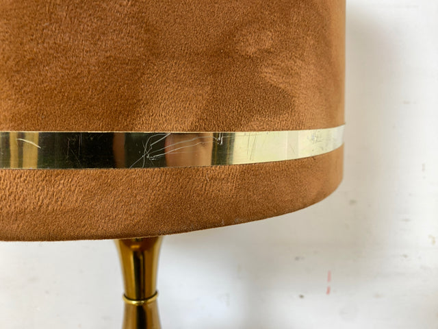 Sehr hübsche Vintage Tischlampe mit goldenem Amphoren Lampenfuß aus Messing und braunem Velours Lampenschirm