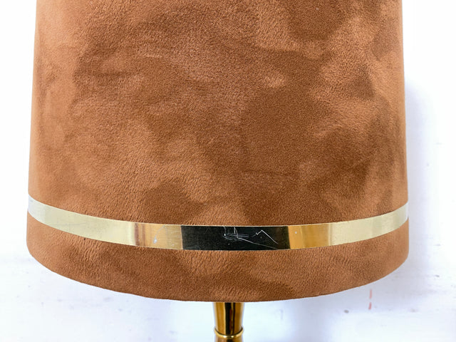Sehr hübsche Vintage Tischlampe mit goldenem Amphoren Lampenfuß aus Messing und braunem Velours Lampenschirm