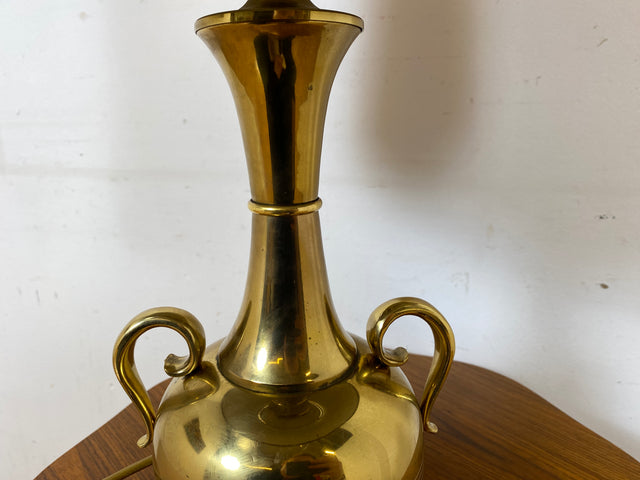 Sehr hübsche Vintage Tischlampe mit goldenem Amphoren Lampenfuß aus Messing und braunem Velours Lampenschirm