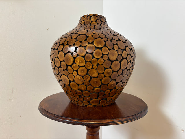 Einzigartige große Vintage Vase I in Handarbeit mit echten Holzscheiben verkleidetes Unikat