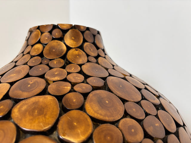 Einzigartige große Vintage Vase I in Handarbeit mit echten Holzscheiben verkleidetes Unikat