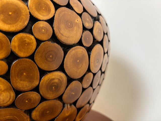 Einzigartige große Vintage Vase I in Handarbeit mit echten Holzscheiben verkleidetes Unikat