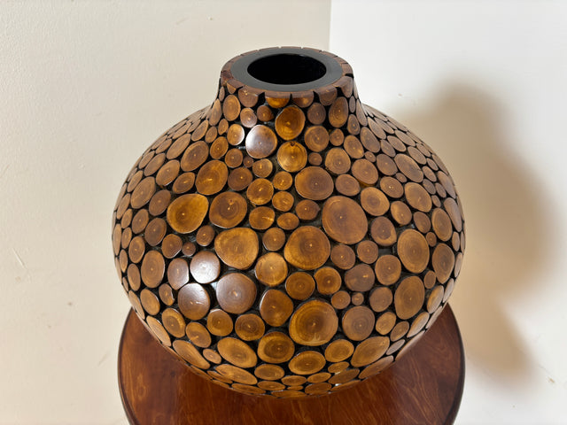 Einzigartige große Vintage Vase I in Handarbeit mit echten Holzscheiben verkleidetes Unikat