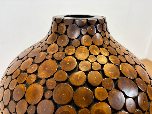 Einzigartige große Vintage Vase I in Handarbeit mit echten Holzscheiben verkleidetes Unikat