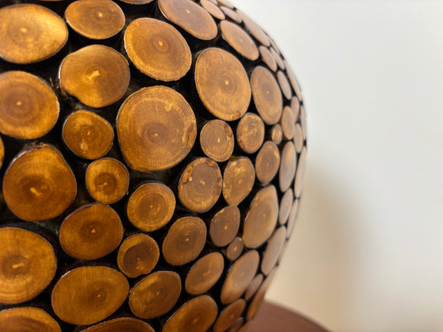 Einzigartige große Vintage Vase I in Handarbeit mit echten Holzscheiben verkleidetes Unikat