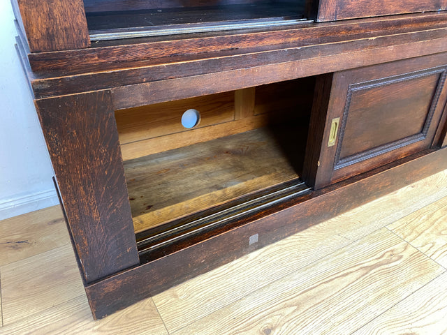 Hochwertige handverzierte Vintage Vitrine im antikem Stil aus massiver Eiche mit Schiebetüren I Büchervitrine Bücherschrank Bücherregal Regal Glasvitrine Wohnzimmerschank Jugendstil Gründerzeit I