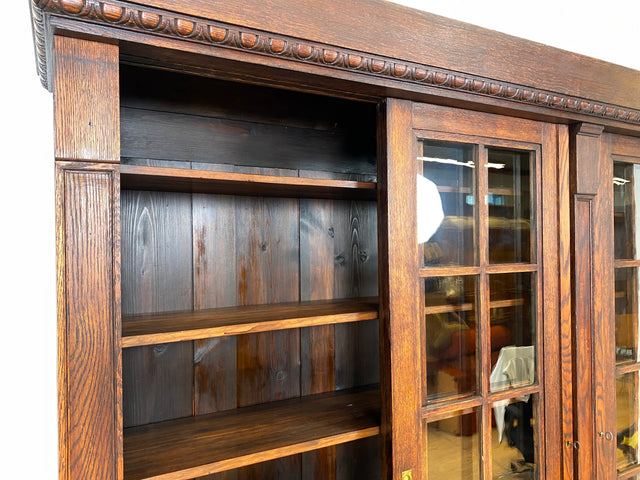 Hochwertige handverzierte Vintage Vitrine im antikem Stil aus massiver Eiche mit Schiebetüren I Büchervitrine Bücherschrank Bücherregal Regal Glasvitrine Wohnzimmerschank Jugendstil Gründerzeit I