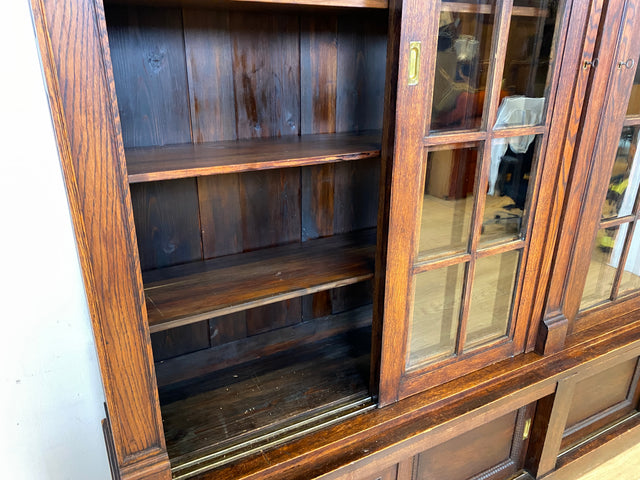 Hochwertige handverzierte Vintage Vitrine im antikem Stil aus massiver Eiche mit Schiebetüren I Büchervitrine Bücherschrank Bücherregal Regal Glasvitrine Wohnzimmerschank Jugendstil Gründerzeit I