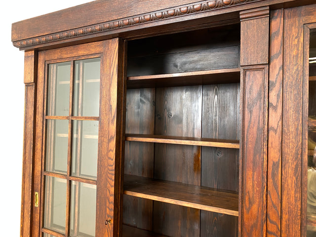 Hochwertige handverzierte Vintage Vitrine im antikem Stil aus massiver Eiche mit Schiebetüren I Büchervitrine Bücherschrank Bücherregal Regal Glasvitrine Wohnzimmerschank Jugendstil Gründerzeit I