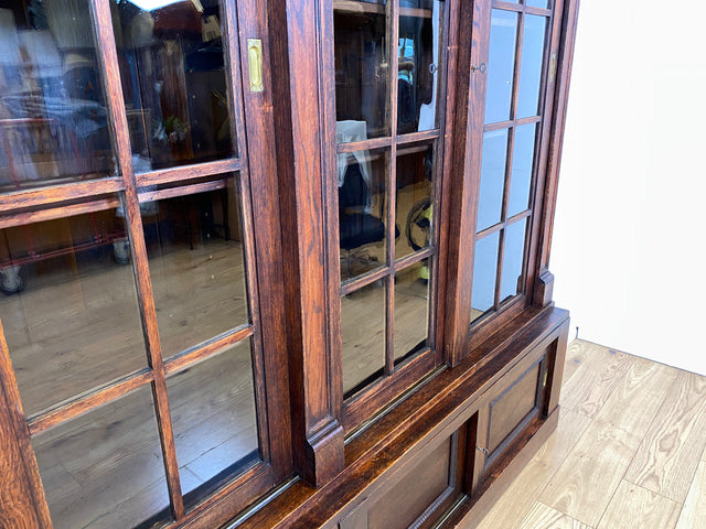 Hochwertige handverzierte Vintage Vitrine im antikem Stil aus massiver Eiche mit Schiebetüren I Büchervitrine Bücherschrank Bücherregal Regal Glasvitrine Wohnzimmerschank Jugendstil Gründerzeit I