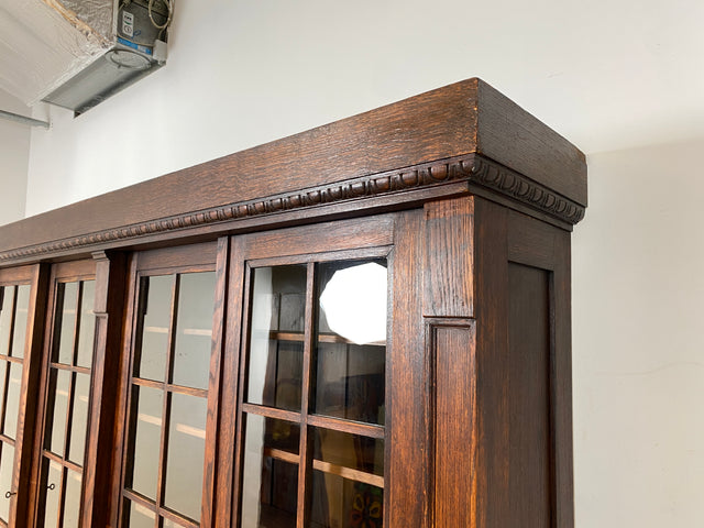 Hochwertige handverzierte Vintage Vitrine im antikem Stil aus massiver Eiche mit Schiebetüren I Büchervitrine Bücherschrank Bücherregal Regal Glasvitrine Wohnzimmerschank Jugendstil Gründerzeit I