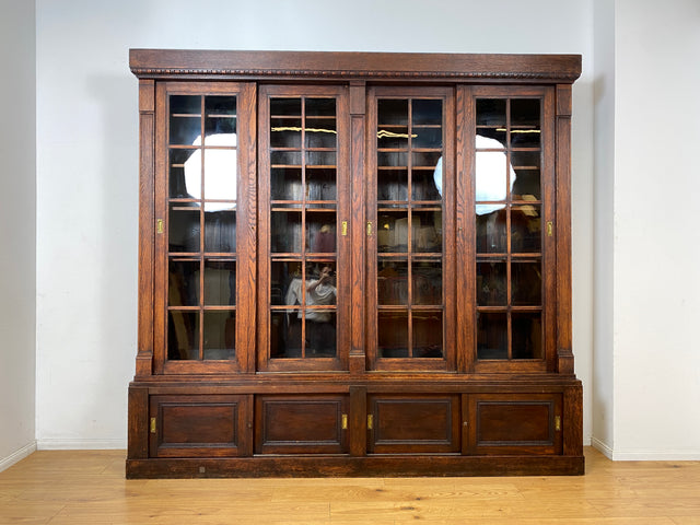 Hochwertige handverzierte Vintage Vitrine im antikem Stil aus massiver Eiche mit Schiebetüren I Büchervitrine Bücherschrank Bücherregal Regal Glasvitrine Wohnzimmerschank Jugendstil Gründerzeit I
