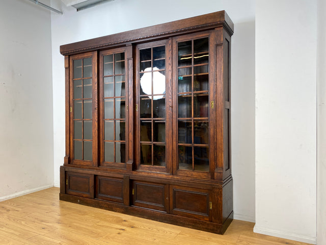 Hochwertige handverzierte Vintage Vitrine im antikem Stil aus massiver Eiche mit Schiebetüren I Büchervitrine Bücherschrank Bücherregal Regal Glasvitrine Wohnzimmerschank Jugendstil Gründerzeit I