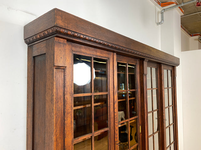 Hochwertige handverzierte Vintage Vitrine im antikem Stil aus massiver Eiche mit Schiebetüren I Büchervitrine Bücherschrank Bücherregal Regal Glasvitrine Wohnzimmerschank Jugendstil Gründerzeit I