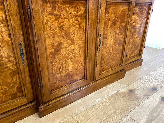 Stilvolle Vintage Vitrine im englischem Stil mit Sprossenfenstern I Büchervitrine Bücherschrank Bücherregal Regal Wohnzimmerschrank Highboard Wohnwand Stilmöbel Regency I