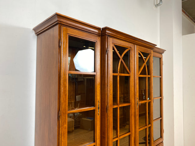 Stilvolle Vintage Vitrine im englischem Stil mit Sprossenfenstern I Büchervitrine Bücherschrank Bücherregal Regal Wohnzimmerschrank Highboard Wohnwand Stilmöbel Regency I