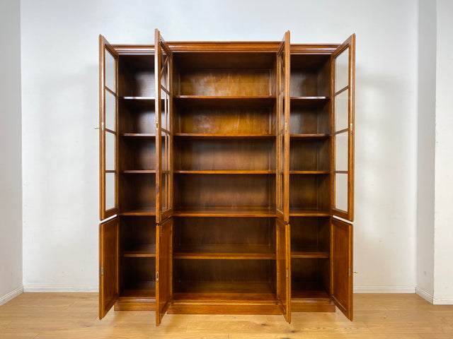 Stilvolle Vintage Vitrine im englischem Stil mit Sprossenfenstern I Büchervitrine Bücherschrank Bücherregal Regal Wohnzimmerschrank Highboard Wohnwand Stilmöbel Regency I