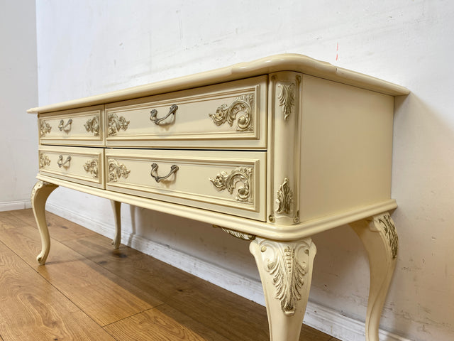 Sehr elegante weiße 70er Jahre Chippendale Kommode mit Schubladen und Messinggriffen I Sideboard Schubladenkommode Wäschekommode TV Lowboard Flurkommode Barock Vintage I