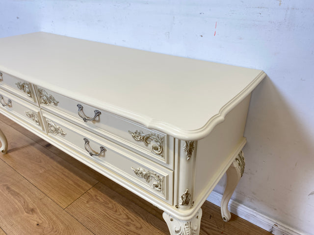 Sehr elegante weiße 70er Jahre Chippendale Kommode mit Schubladen und Messinggriffen I Sideboard Schubladenkommode Wäschekommode TV Lowboard Flurkommode Barock Vintage I