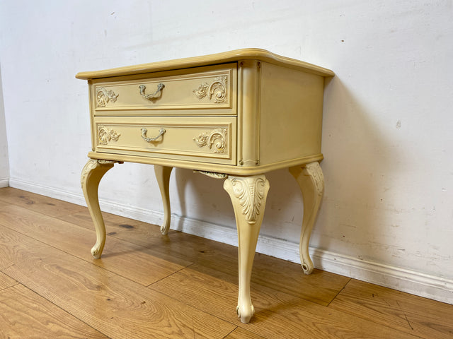 Wunderschöner weißer Chippendale Nachttisch mit Schubladen und Messinggriffen I Nachtkommode Nachtschrank Nachtschränkchen Kommode Beistelltisch Vintage Barock I