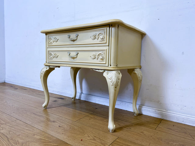 Wunderschöner weißer Chippendale Nachttisch mit Schubladen und Messinggriffen I Nachtkommode Nachtschrank Nachtschränkchen Kommode Beistelltisch Vintage Barock I