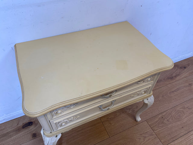 Wunderschöner weißer Chippendale Nachttisch mit Schubladen und Messinggriffen I Nachtkommode Nachtschrank Nachtschränkchen Kommode Beistelltisch Vintage Barock I