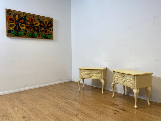 Wunderschöner weißer Chippendale Nachttisch mit Schubladen und Messinggriffen I Nachtkommode Nachtschrank Nachtschränkchen Kommode Beistelltisch Vintage Barock I