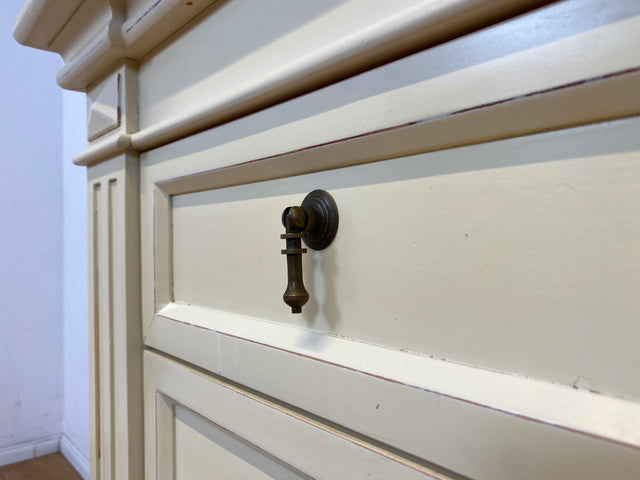 Sehr schöner weißer Vintage Schrank im antiken Stil mit Schubladen und Messinggriffen I Kommode Flurkommode Garderobe Wäschekommode Schuhkommode Schuhschrank Garderobe I
