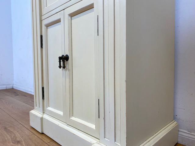 Sehr schöner weißer Vintage Schrank im antiken Stil mit Schubladen und Messinggriffen I Kommode Flurkommode Garderobe Wäschekommode Schuhkommode Schuhschrank Garderobe I