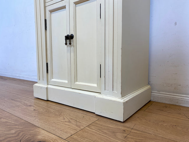 Sehr schöner weißer Vintage Schrank im antiken Stil mit Schubladen und Messinggriffen I Kommode Flurkommode Garderobe Wäschekommode Schuhkommode Schuhschrank Garderobe I