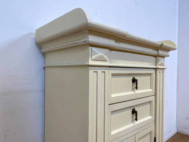 Sehr schöner weißer Vintage Schrank im antiken Stil mit Schubladen und Messinggriffen I Kommode Flurkommode Garderobe Wäschekommode Schuhkommode Schuhschrank Garderobe I