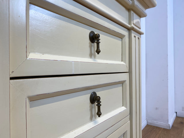 Sehr schöner weißer Vintage Schrank im antiken Stil mit Schubladen und Messinggriffen I Kommode Flurkommode Garderobe Wäschekommode Schuhkommode Schuhschrank Garderobe I