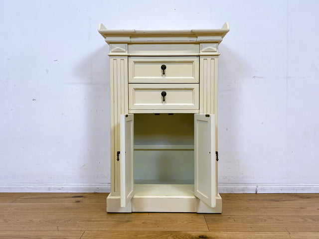 Sehr schöner weißer Vintage Schrank im antiken Stil mit Schubladen und Messinggriffen I Kommode Flurkommode Garderobe Wäschekommode Schuhkommode Schuhschrank Garderobe I