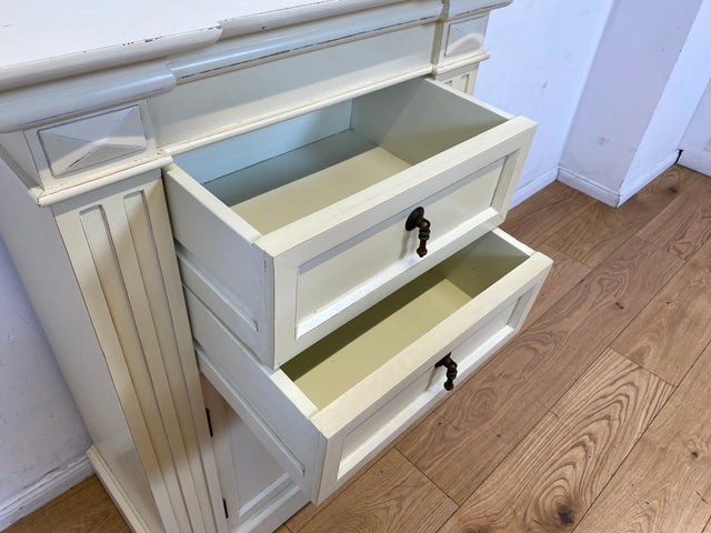 Sehr schöner weißer Vintage Schrank im antiken Stil mit Schubladen und Messinggriffen I Kommode Flurkommode Garderobe Wäschekommode Schuhkommode Schuhschrank Garderobe I